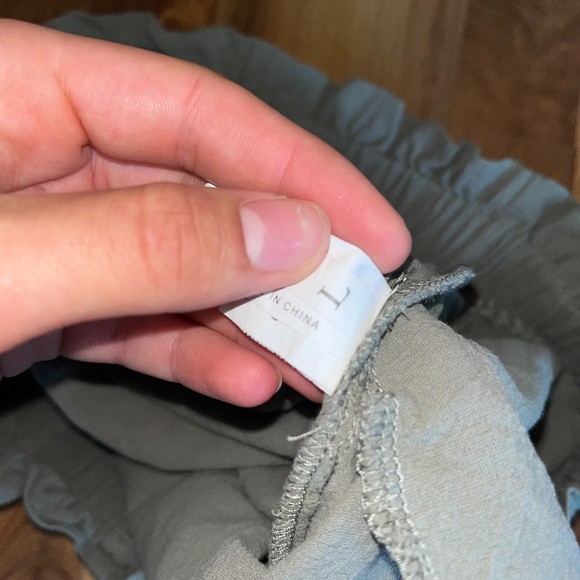 Emery Rose Dusty Green Paper Bag Cinch Flowy Shorts Women's L - Picture 6 of 7